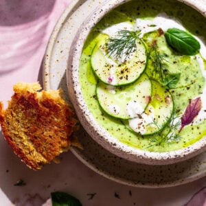 Δροσιστική Gazpacho με Αγγούρι, Αβοκάντο &amp; Μυρωδικά